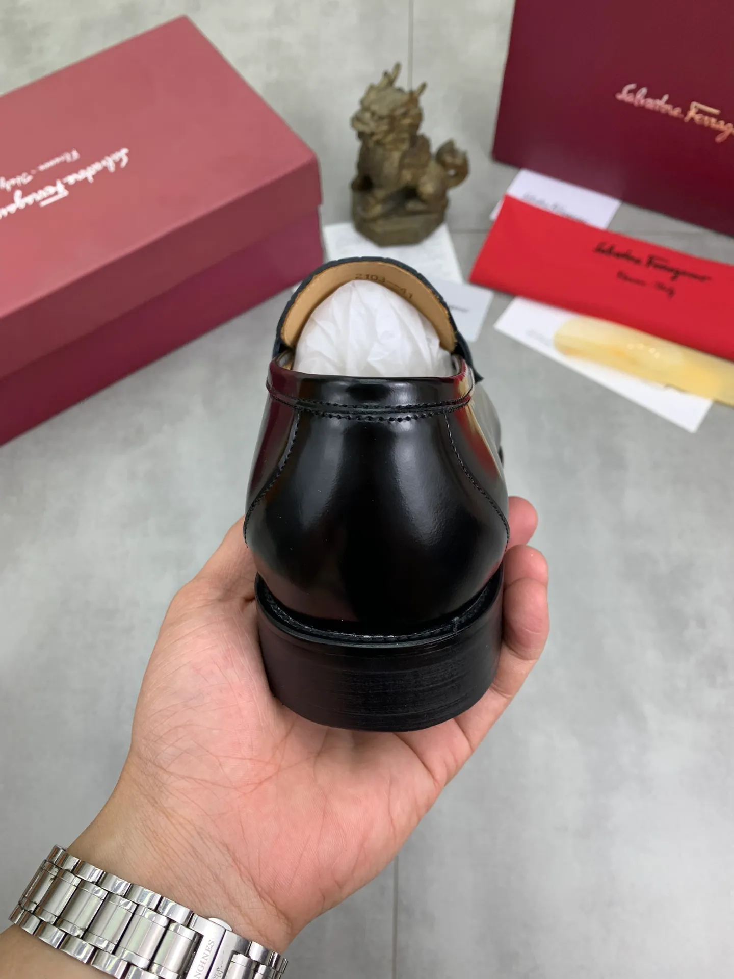 Men's Men's Shoes 💰P460💰[New Style] Water-dyed Niuli 🆘[Salvatore Ferragamo] Ferragamo's latest casual business leather shoes for men! Available at counters simultaneously! The fabric is made of specially imported original open-edge beaded calfskin, and the interior is made of imported water-dyed cowhide. It is absolutely luxurious and leads the fashion trend. Matching code: 38-45 (46 and 47 can be customized); black and brown colors are optional